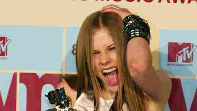 Avril Lavigne at the 2002 MTV Video Music Awards.