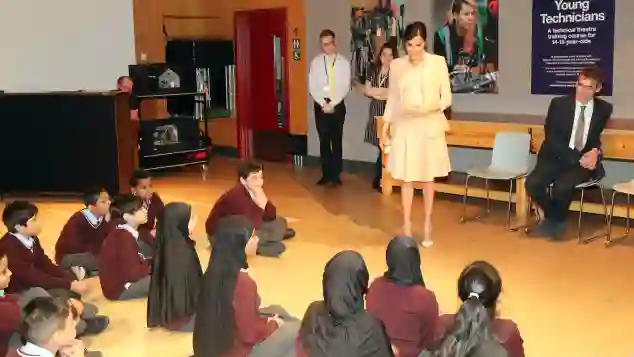 Duchess Meghan meets pupils from Edith Neville Primary School at the National Theatre