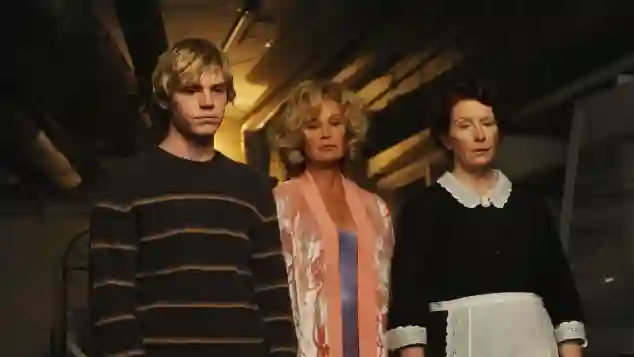 Peter Evans, Jessica Lange y Frances Conroy en 'American Horror Story: Murder House'