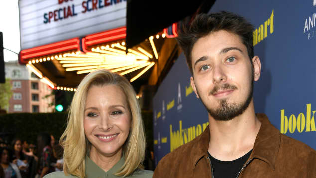 Meet Lisa Kudrow S Son Julian Murray Lisa's son, julian is not active in any profession until now and infact he is a college student. meet lisa kudrow s son julian murray