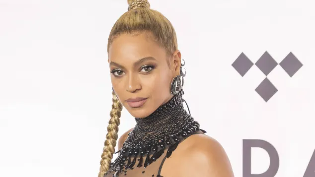 Micro Shorts And See-Through Top: Beyoncé In A Daring Outfit