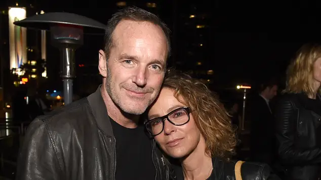 Clark Gregg y Jennifer Grey