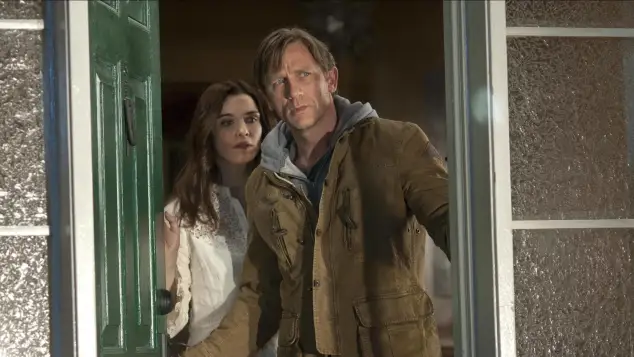 Daniel Craig and Rachel Weisz on the set of "Dream House"