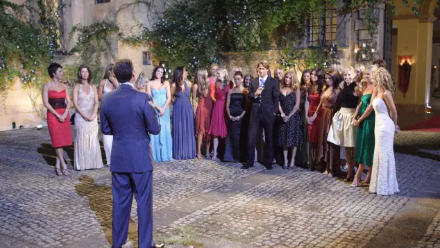 Chris Harrison, Prince Lorenzo Borghese and the contestants on Season 9.