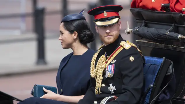 El Príncipe Harry ‘critica’ al Commonwealth y la gente pide que sus títulos sean retirados