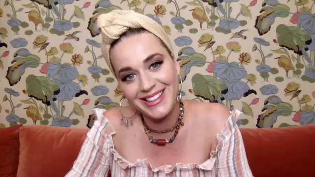 Katy Perry estrena su canción “Smile”, escrita cuando vivió uno de sus “períodos más oscuros”