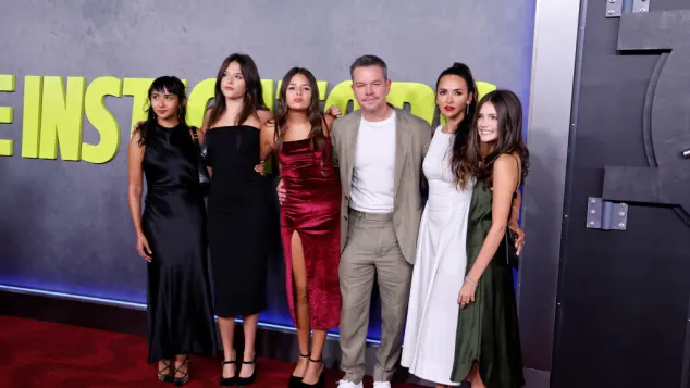 Matt Damon and Luciana Barroso with their daughters