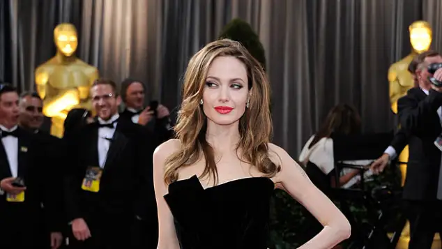 Angelina Jolie 2012 Oscars