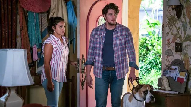 Gina Rodriguez y Brett Dier