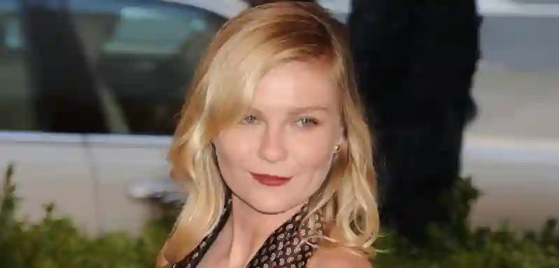 Kirsten Dunst in sideboob look