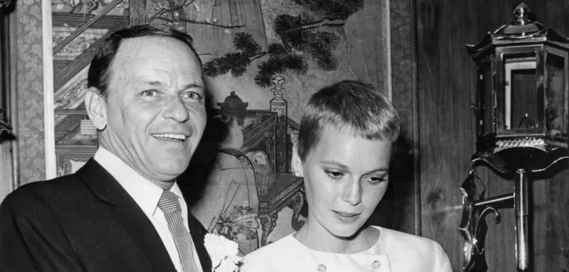 Frank Sinatra and Mia Farrow 