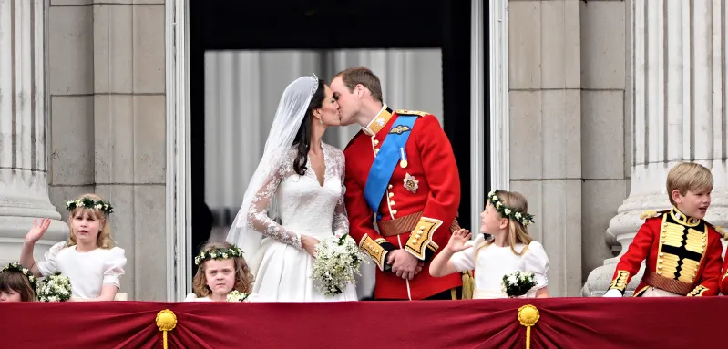 Kate Middleton and Prince William romantic wedding kiss