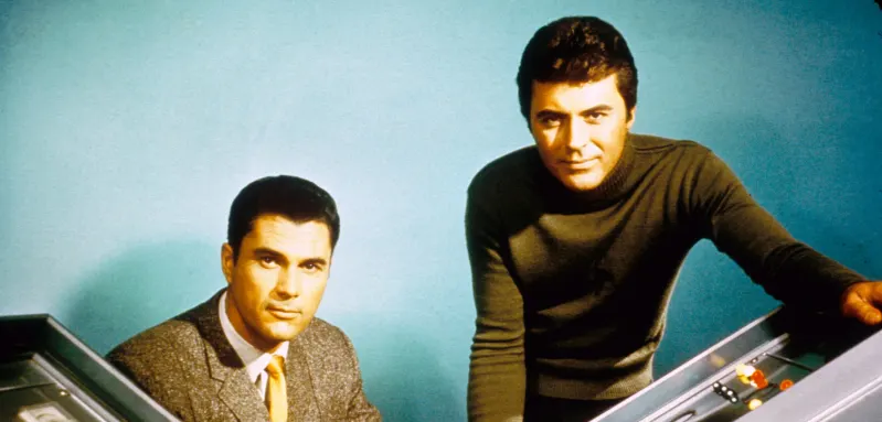 THE TIME TUNNEL ROBERT COLBERT, JAMES DARREN. Strictly editorial use only in conjunction with the promotion of the film