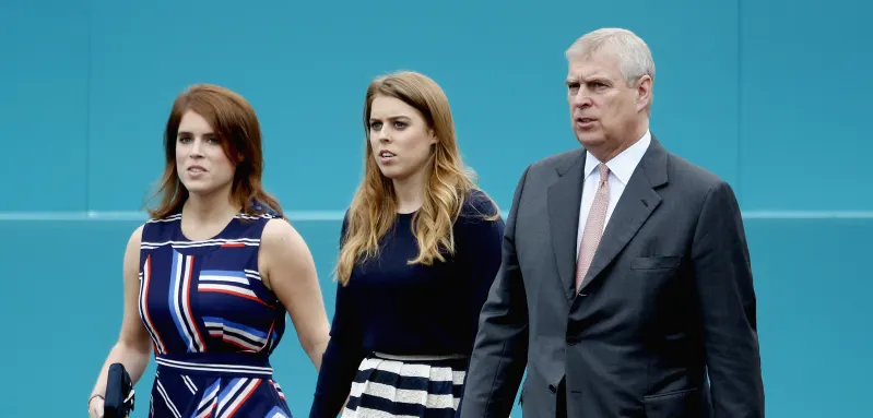 El príncipe Andrés se disculpa con sus hijas tras el acuerdo sobre la demanda por un caso sexual Beatrice Eugenie Virginia Giuffre