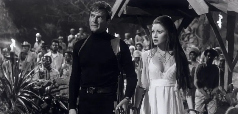 "James Bond": Roger Moore and Jane Seymour