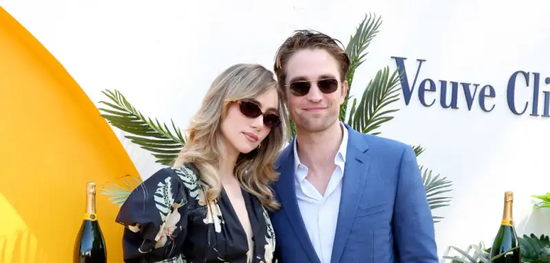 Suki Waterhouse and Robert Pattinson 