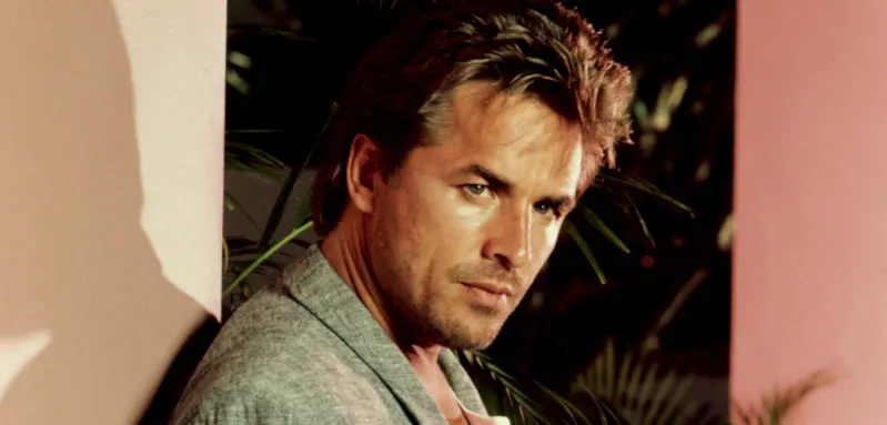 MIAMI VICE, Don Johnson, 1984–1989 Courtesy of the Everett Collection NOTE: DATE OF PHOTOGRAPH IS ESTIMATED PUBLICATIONxINxGERxSUIxAUTxONLY Copyright: xCourtesyxEverettxCollectionx T4DMIVI EC003