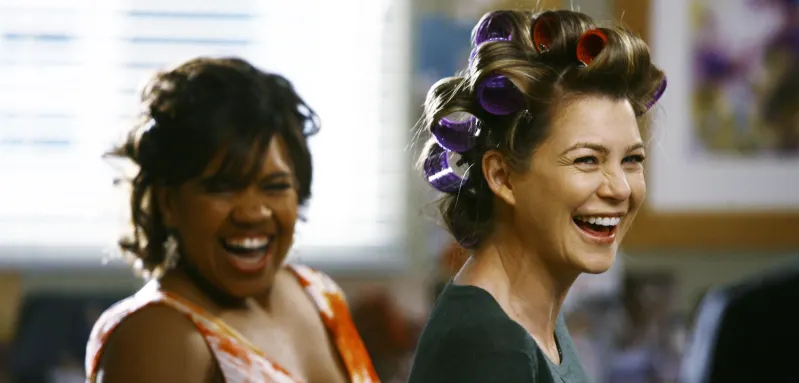 Chandra Wilson and Ellen Pompeo in 'Grey's Anatomy'