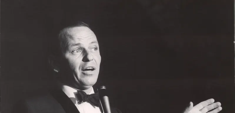 Singer  Frank  Sinatra  singing.John  Dominis/The  LIFE  Picture  CollectionSpecial  Instruction