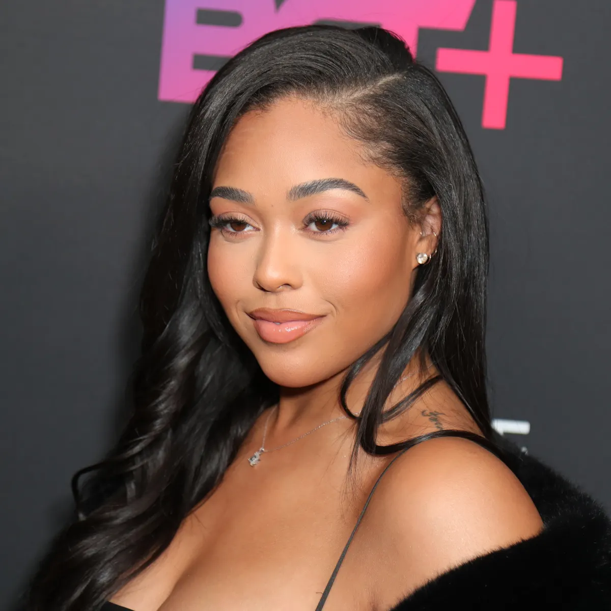Kardashian nemesis Jordyn Woods shows off legs in nude dress with VERY high  slit for Oscars party with friend Will Smith