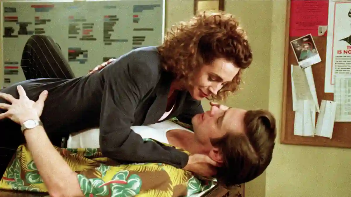Sean Young & Jim Carrey Characters: Lt. Lois Einhorn, Ace Ventura Film: Ace Ventura: Pet Detective (1994)