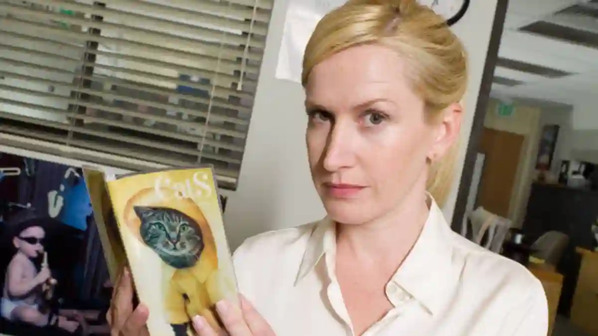 Angela Kinsey en un still promocional de 'The Office'