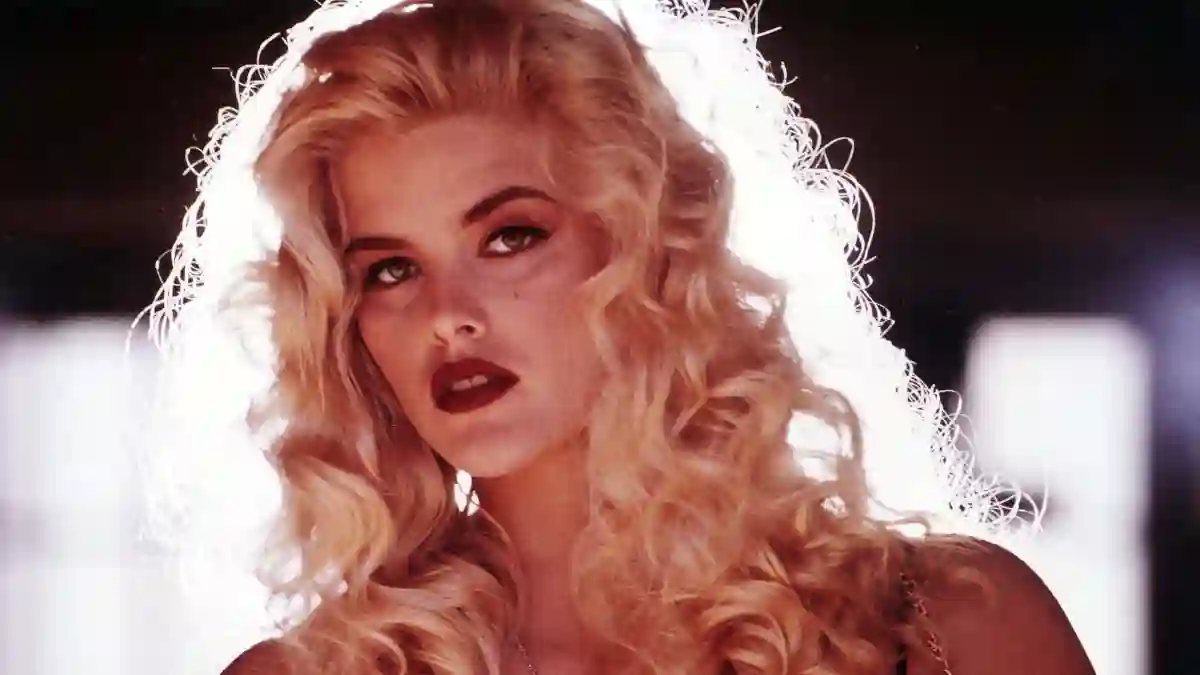 ANNA NICOLE SMITH Date: 1995.
