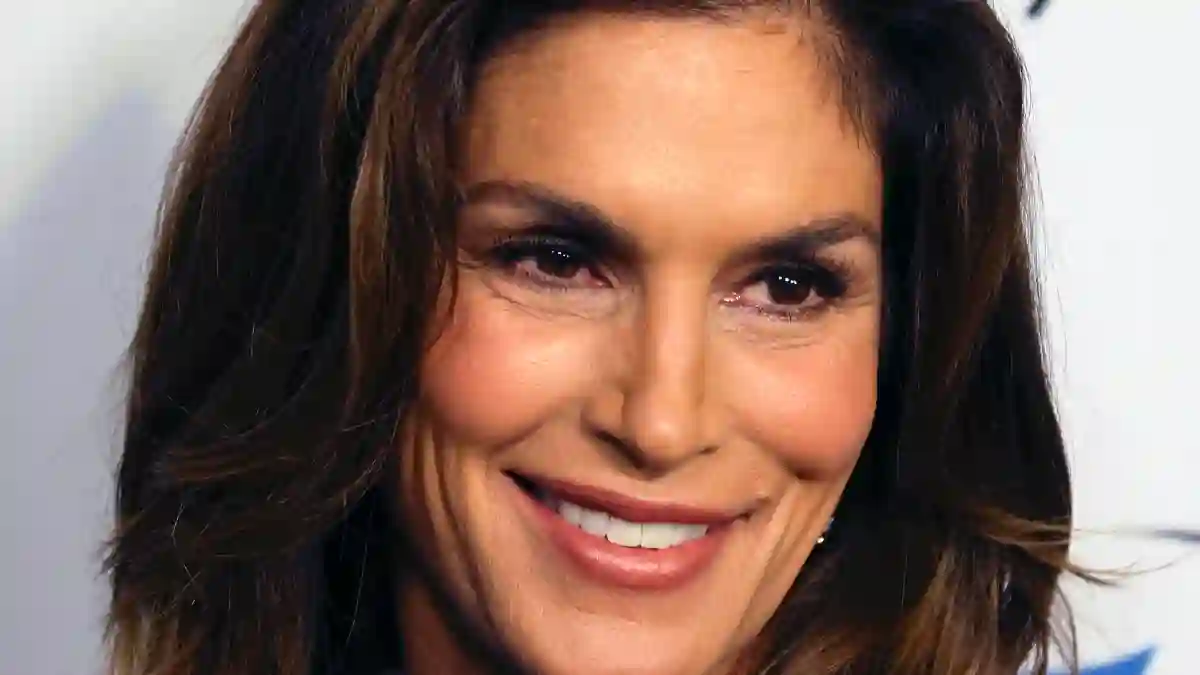 Cindy Crawford Shared Intimate Photos Of Home Births, And Reaches Out To Pregnant Women Amid Coronavirus