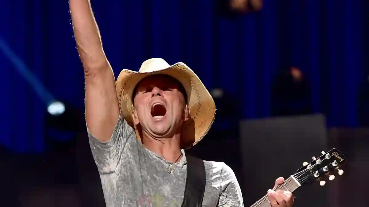 Kenny Chesney performing at the 2015 iHeartRadio Music Festival