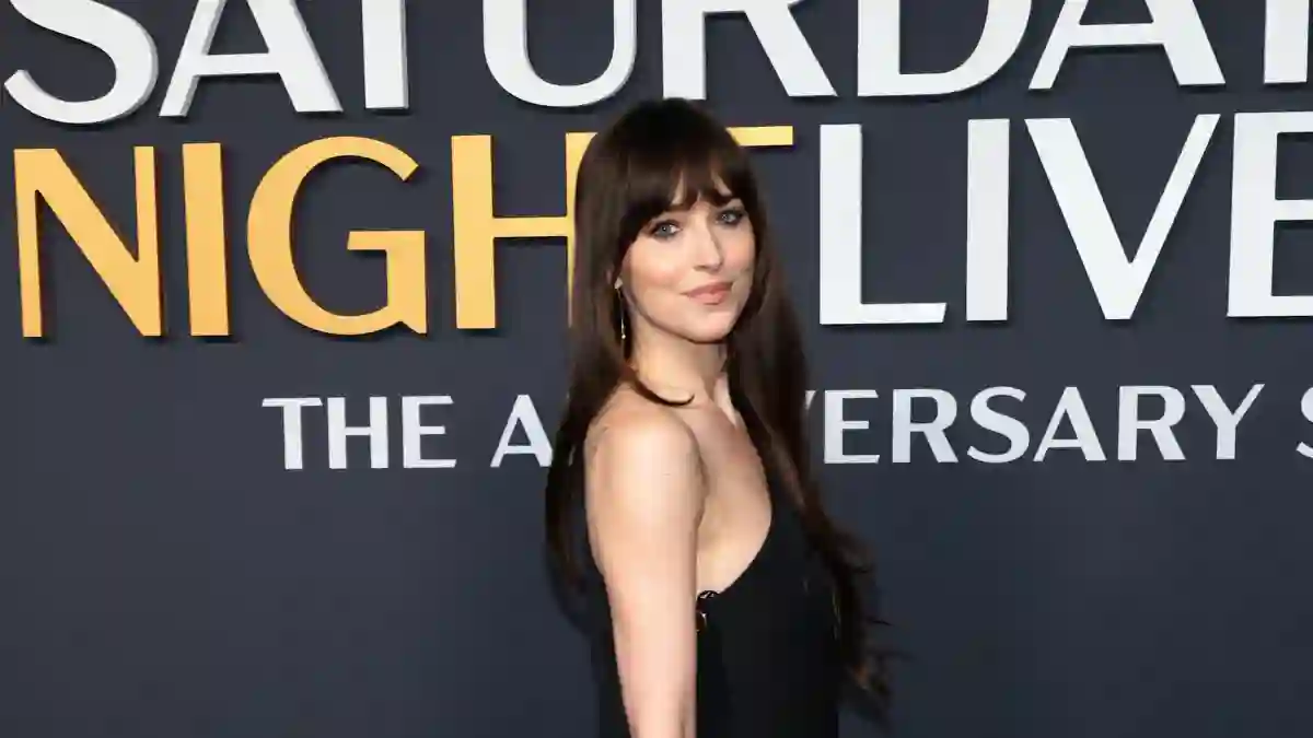 Dakota Johnson red carpet hot hot sexy