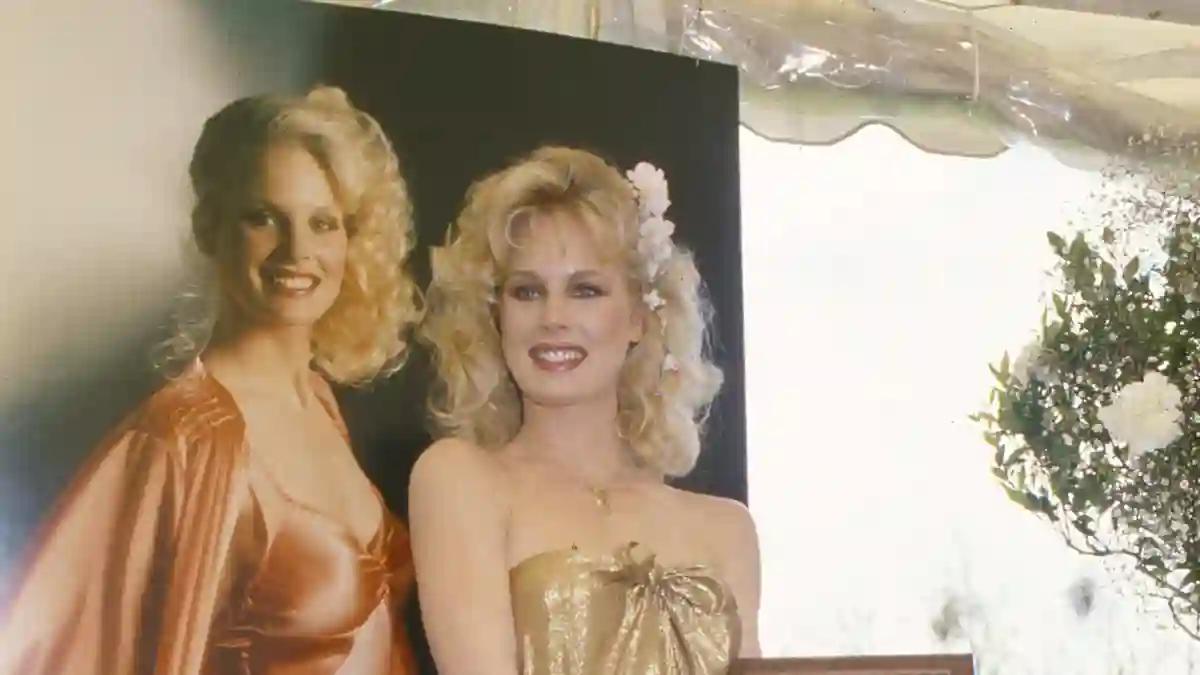Dorothy Stratten awarded Playboy Playmate of the Year 1979 PUBLICATIONxINxGERxSUIxAUTxONLY Copyrig