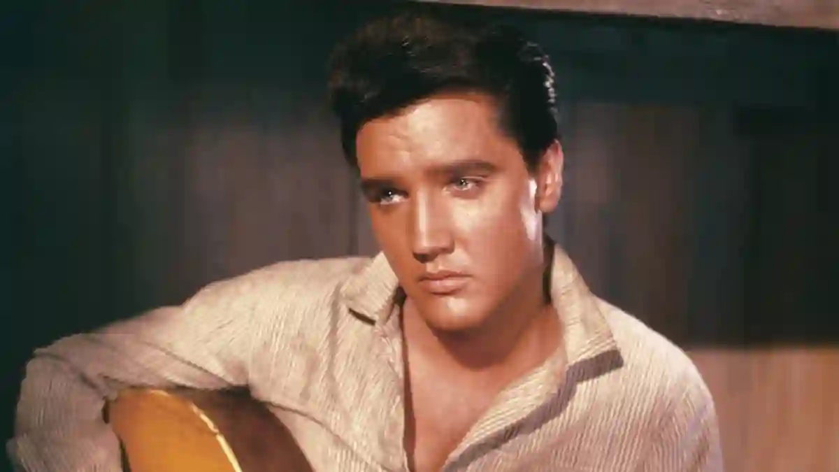 This Elvis Presley Song Was Just Voted Best For First Dance At Weddings Cant Help Falling In Love new poll study music 2021