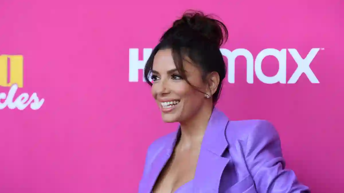 At 47: Eva Longoria Is Sexy As Ever On The Red Carpet new appearance outfit style fashion look hot 2022 photos pictures age