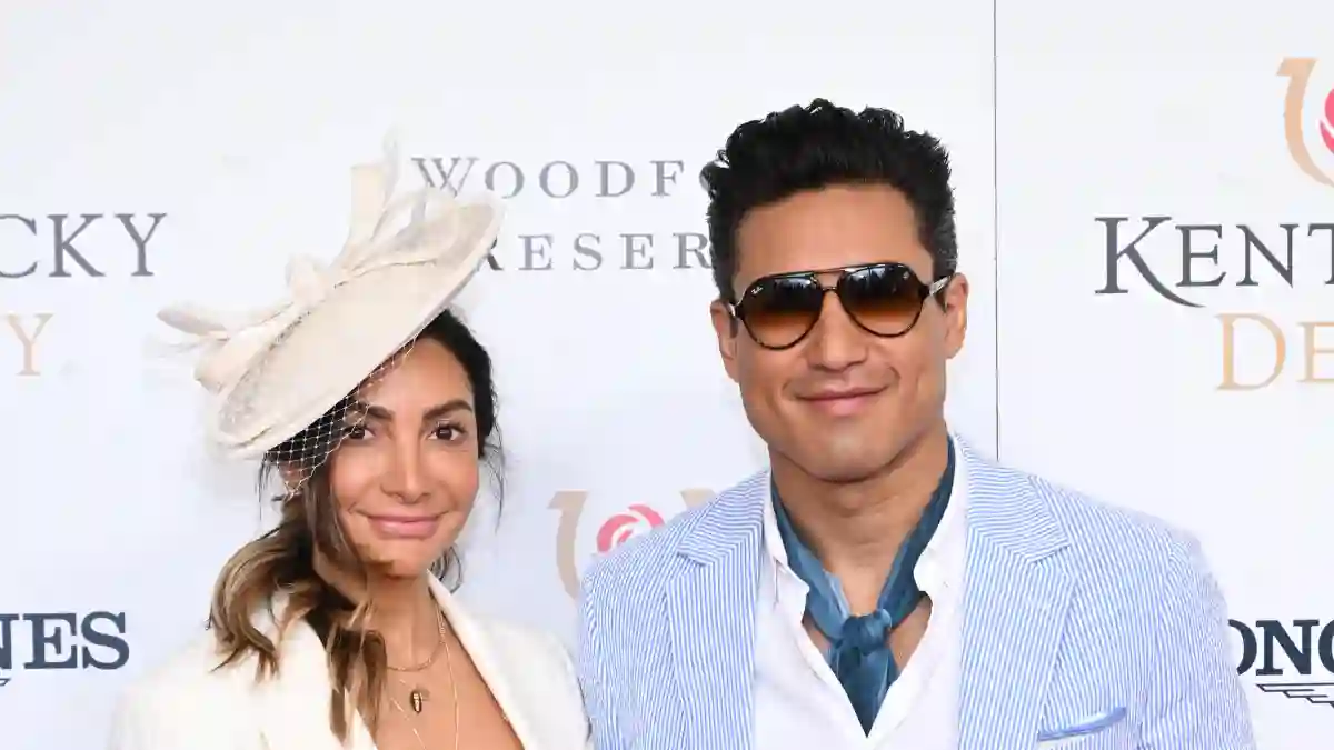Mario Lopez and Courtney Mazza
