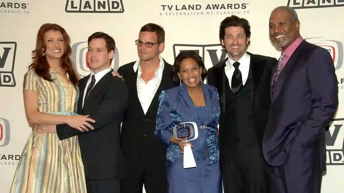 Actors Kate Walsh, T.R. Knight, Justin Chambers, Chandra Wilson, Patrick Dempsey and James Pickens Jr. of "Grey's Anatomy", winner of the Future Classic Award in Santa Monica, 2006.