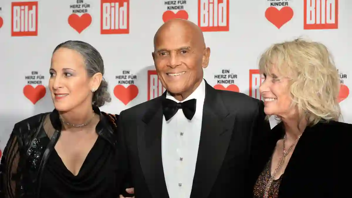 Harry Belafonte with daughter Gina and wife Pamela