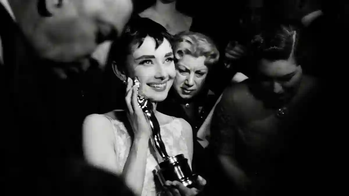 Photos Of Hollywood Legends Winning Their First Oscars pictures films movies history Academy Awards Audrey Hepburn best actors actresses