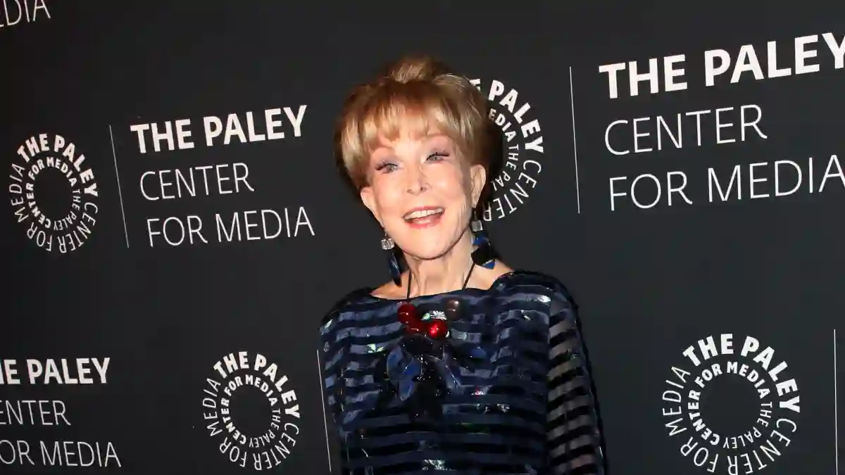 'I Dream of Jeannie' cast still alive today living now actors actress Barbara Eden age 2022 2023 deaths Larry Hagman