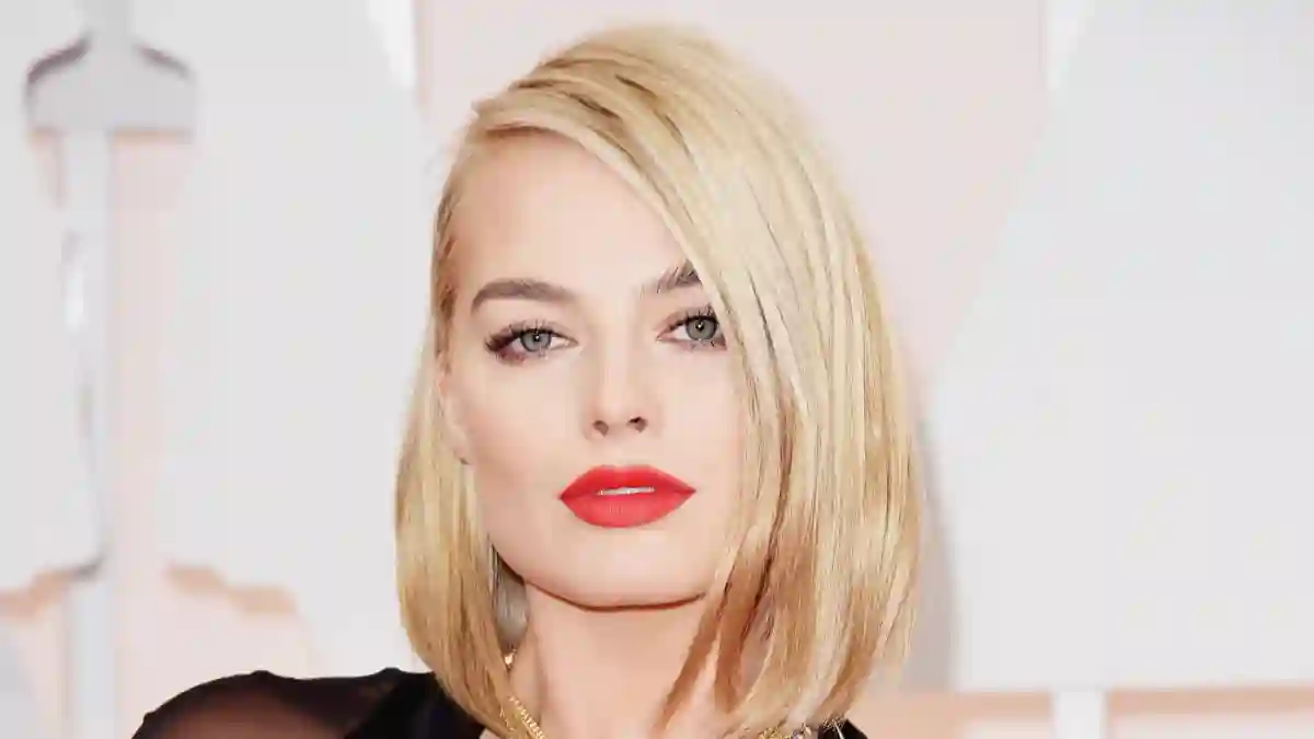 Margot Robbie Signs On To Star In Newest 'Pirates Of The Caribbean' Movie