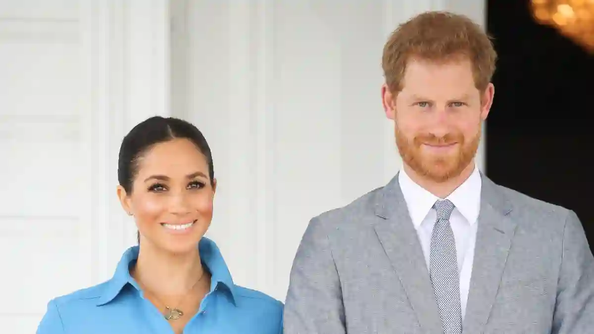 Meghan Markle & Prince Harry Release Stunning New Portrait Announcing Pregnancy photo picture 2021