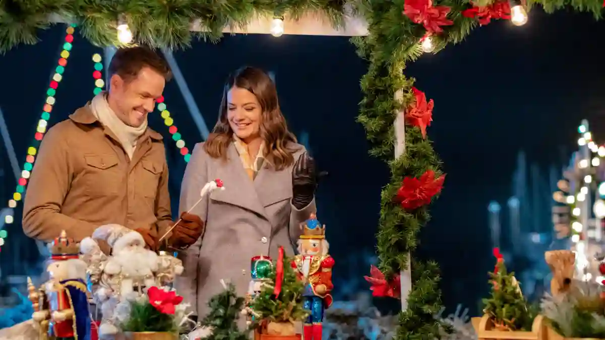 Paul Campbell and Kimberley Sustad in Hallmark Channel Wedding Every Weekend ﻿A Godwink Christmas﻿.