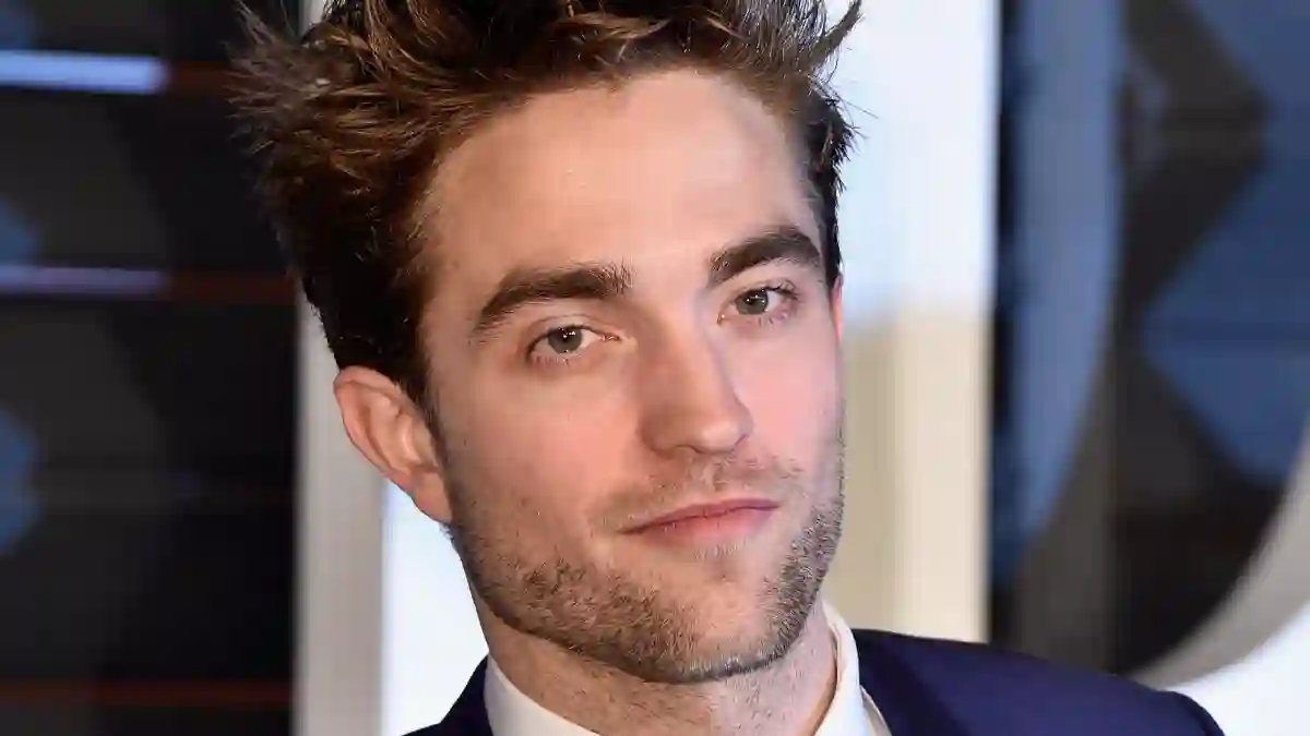 La estrella de "Crepúsculo", Robert Pattinson, celebró con Sienna Miller y Tom Sturridge en la fiesta de los Oscar de Vanity Fair
