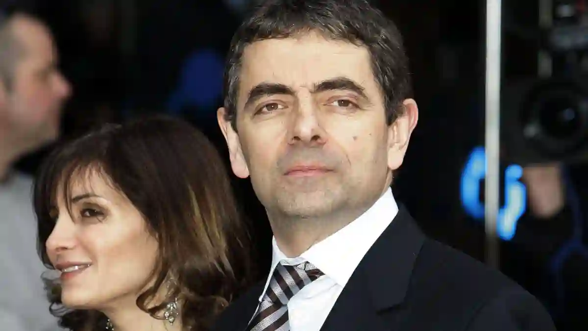 Sunetra Sastry &amp; Rowan Atkinson Actor Con Esposa Mr. Bean S Holiday, Uk Charity Premiere In Aid Of Comic Relief The O