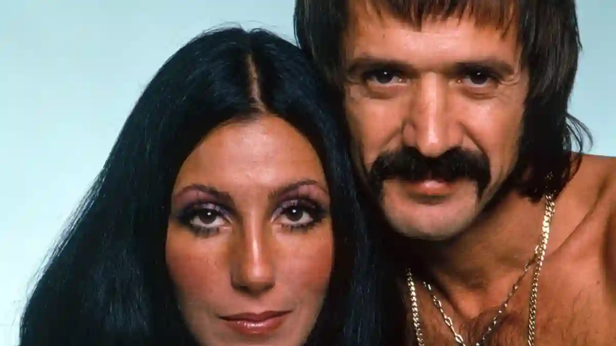 THE SONNY AND CHER COMEDY HOUR, from left: Cher, Sonny Bono, (1973)