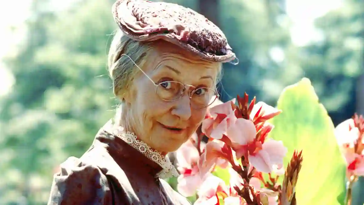 The Beverly Hillbillies: The Sad Death Of "Granny" Actress Irene Ryan star cause age 70 Pippin broadway show 2021 now today cast