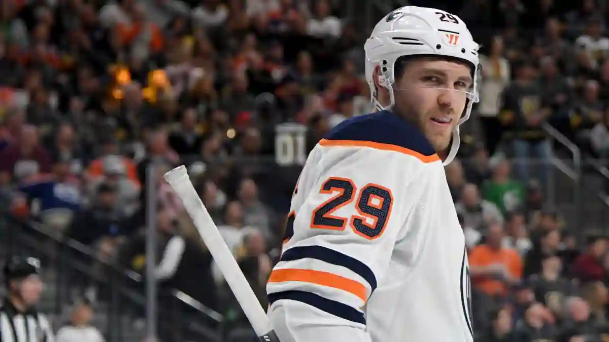 Why does Leon Draisaitl wear 29 jersey number Edmonton Oilers story Ben Thomson father Peter Draisaitl coach favourite player Germany NHL
