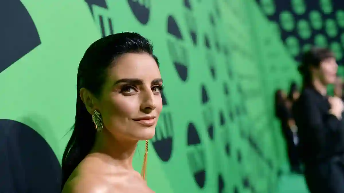 Aislinn Derbez