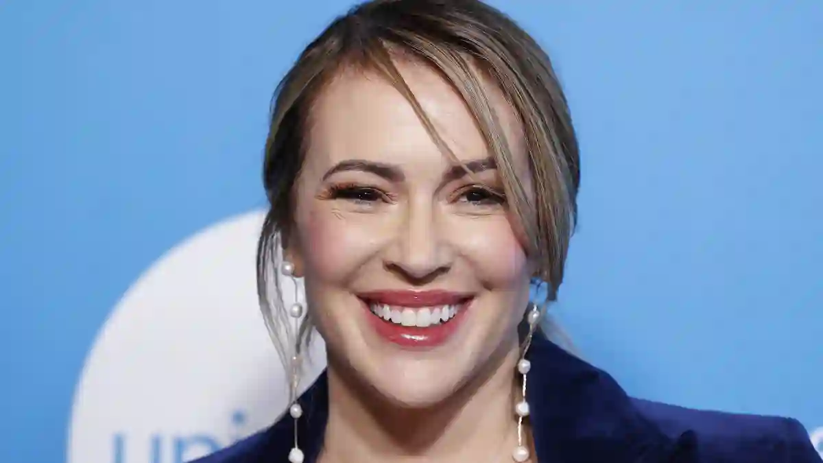 Entertainment Bilder des Tages Alyssa Milano arrives on the red carpet at the 2022 UNICEF Gala at The Glasshouse on Tues
