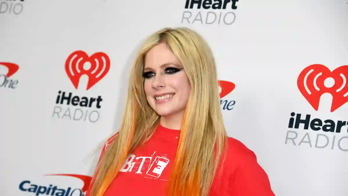 No Way! Avril Lavigne Wrote One Of Kelly Clarkson's Biggest Hits