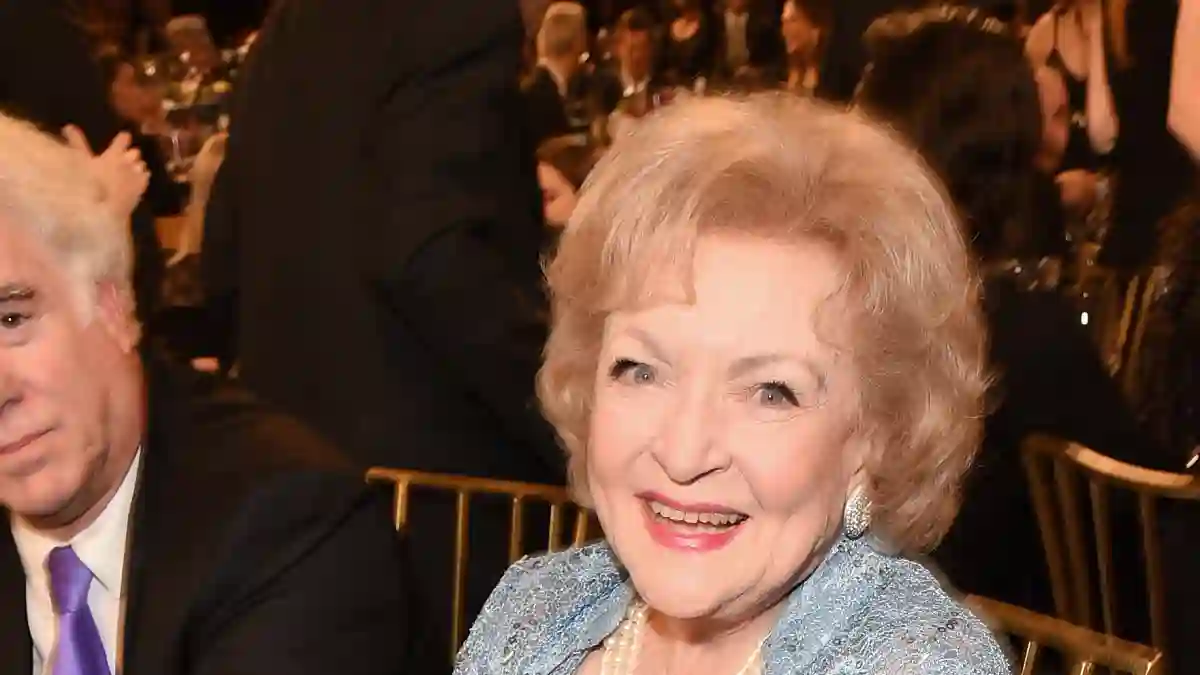 Betty White Set To Star In Lifetime Christmas Movie At 98 Years Old!
